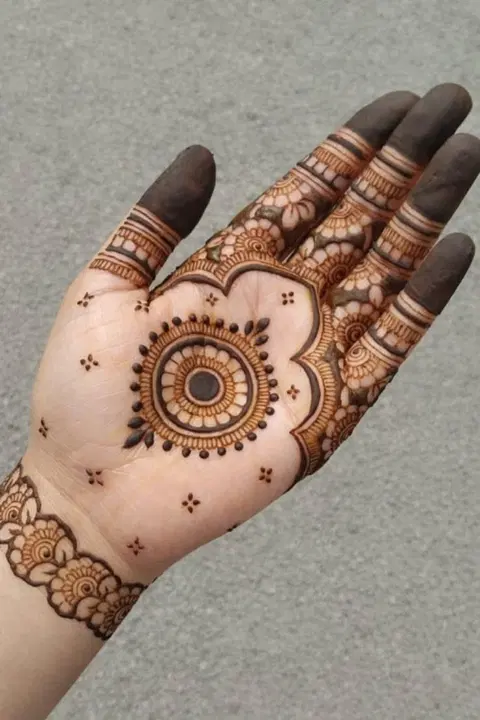 simple circle finger mehndi design
