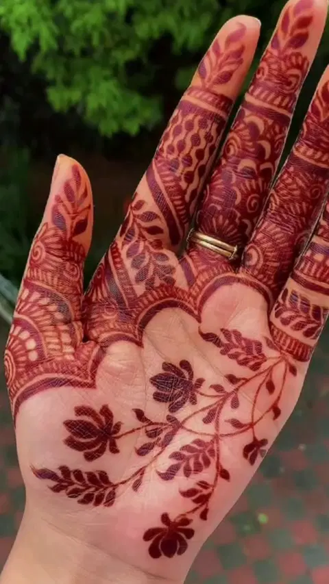 aesthetic arabic flower front hand mehndi design