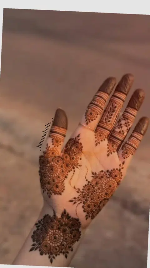 aesthetic pakistani circle finger mehndi design