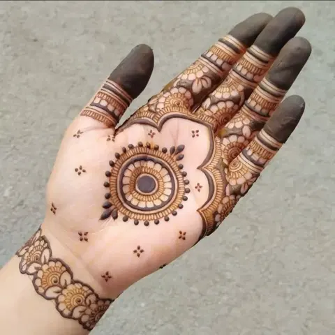 aesthetic arabic circle front hand mehndi design