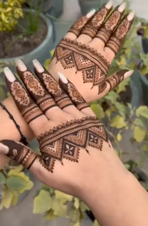 aesthetic simple back hand mehndi design