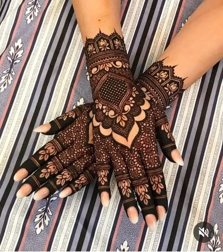 Bridal Pakistani Back Hand Mehndi Design (5)