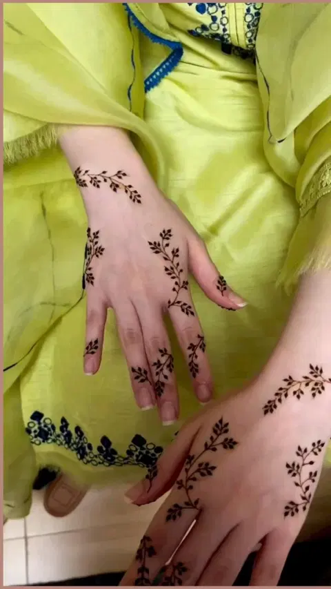 arabic minimal flower finger mehndi design