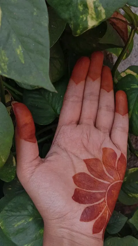 arabic simple circle finger mehndi design