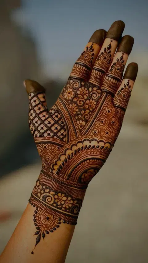 bridal indian circle front hand mehndi design
