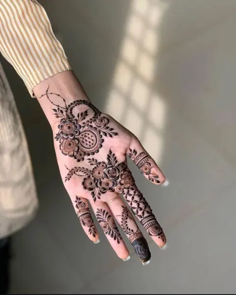 aesthetic stylish flower front hand mehndi design