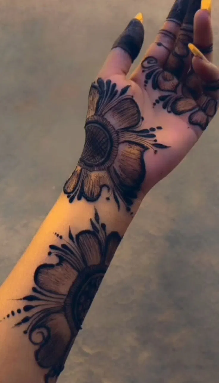 Arabic Stylish Back Hand Mehndi Design with Jaal (2)