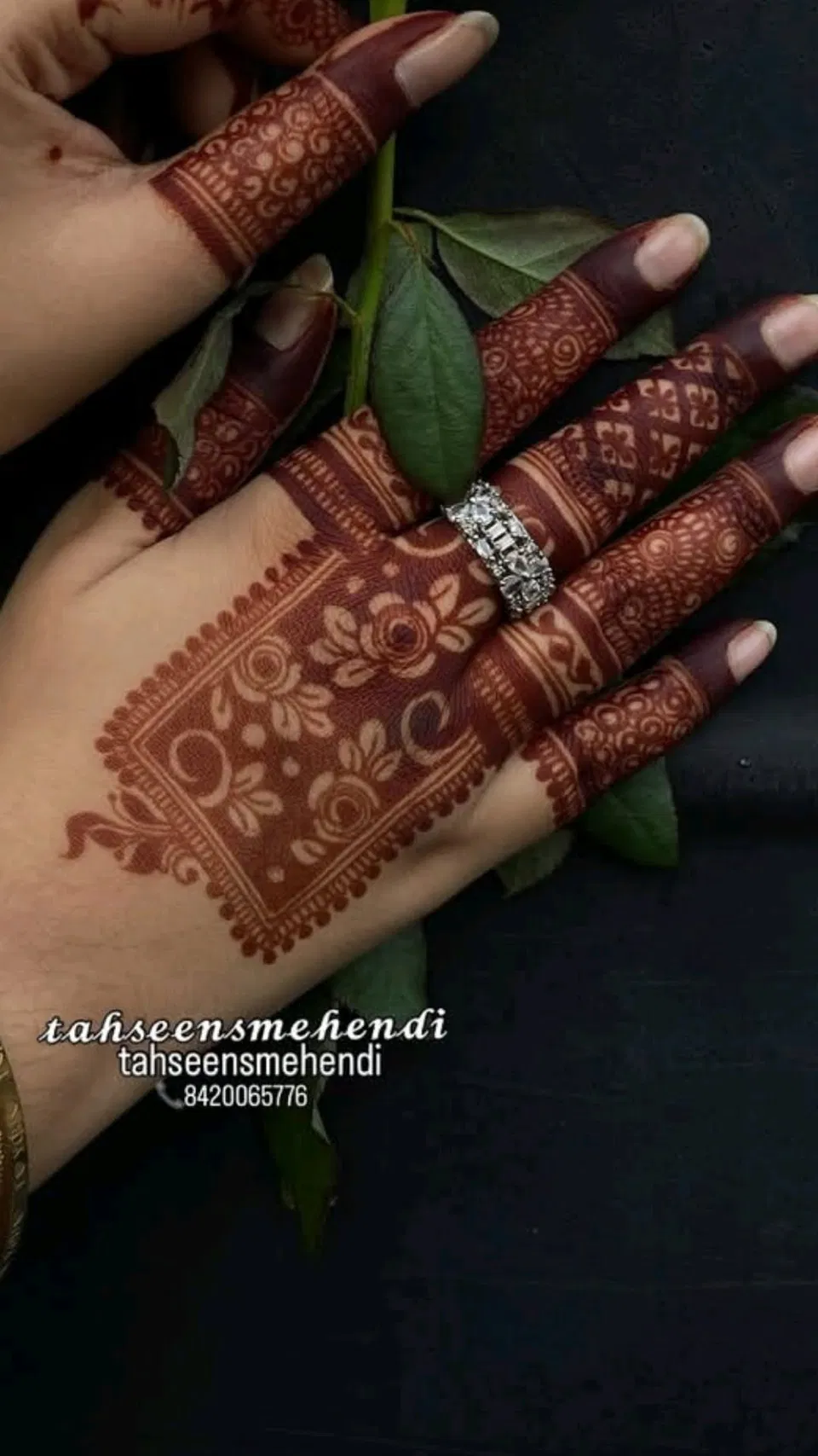 Finger Mehndi Design with Flowers (2)