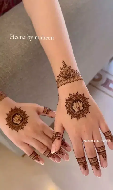simple circle back hand mehndi design