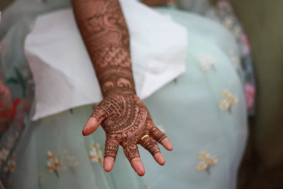 Bridal Front Hand Mehndi Design with Jaal