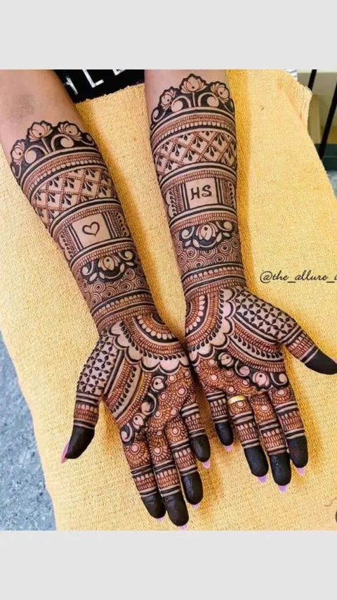 bridal stylish figure back hand mehndi design