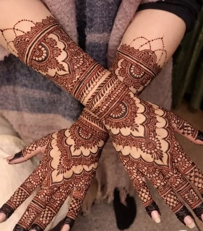 Arabic Bridal Back Hand Mehndi Design (20)
