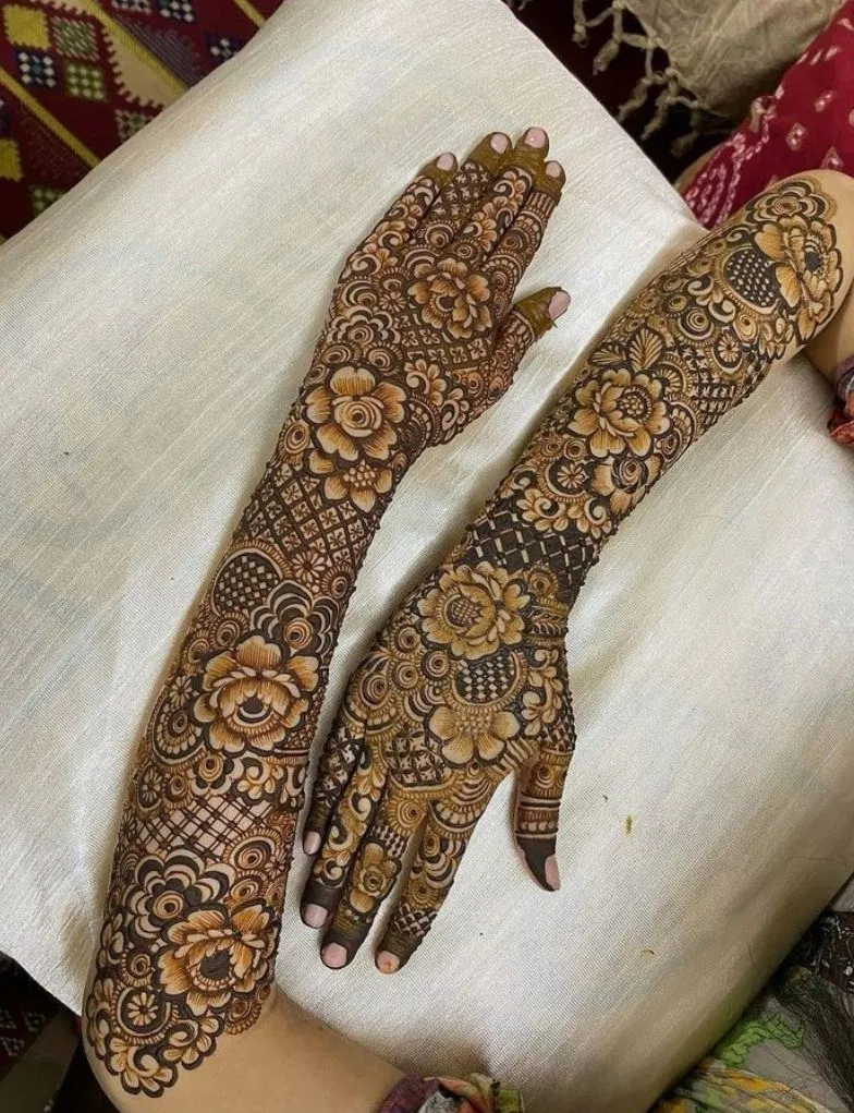 Bridal Stylish Back Hand Mehndi Design with Figures (11)