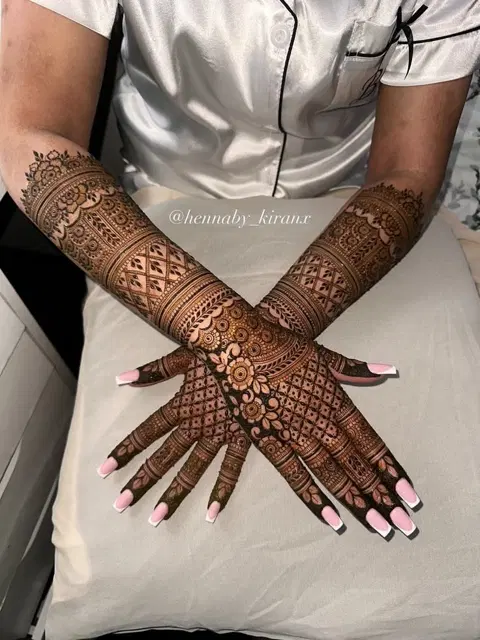 bridal stylish figure arm mehndi design