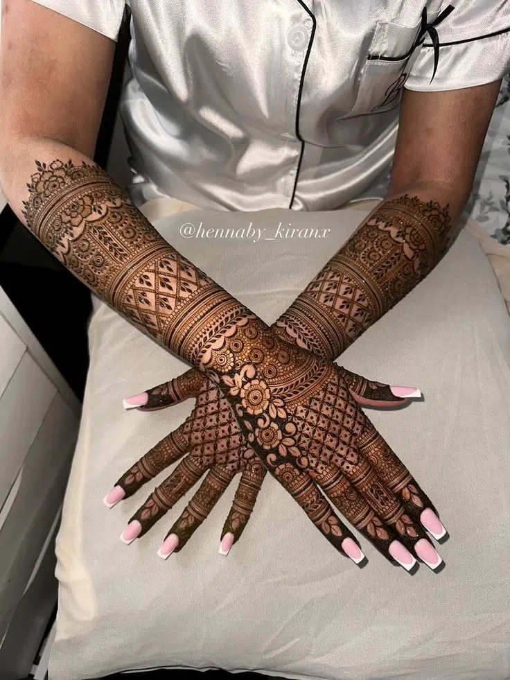 Bridal Stylish Arm Mehndi Design with Figures (4)
