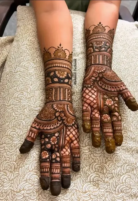bridal indian figure front hand mehndi design