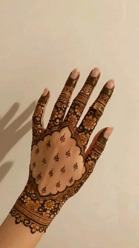 aesthetic arabic bel arm mehndi design