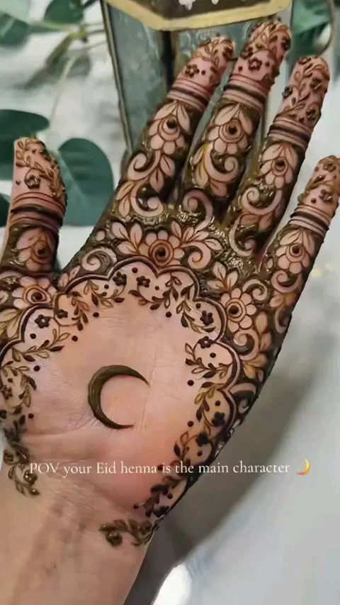 aesthetic bridal moon front hand mehndi design