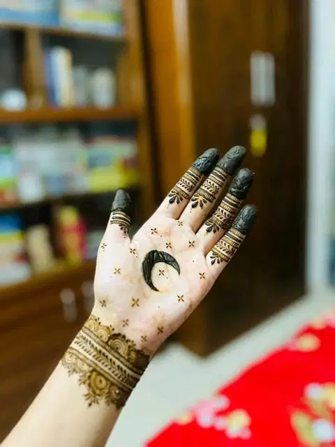 aesthetic pakistani moon front hand mehndi design