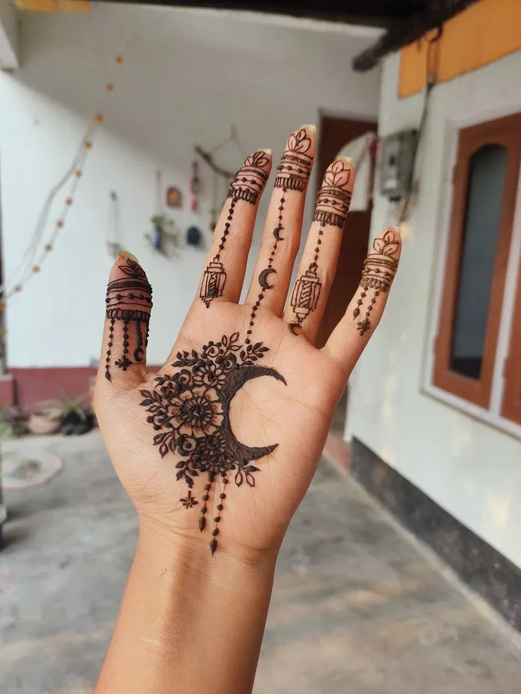 Aesthetic Simple Front Hand Mehndi Design with Jaal and Moon for Eid (3)