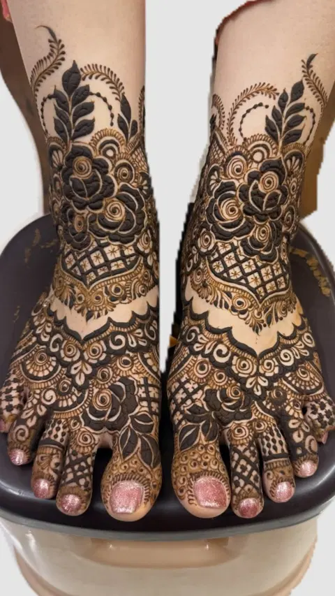 bridal flower foot mehndi design