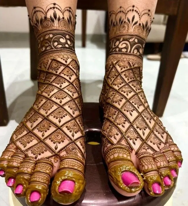 Bridal Foot Mehndi Design (5)