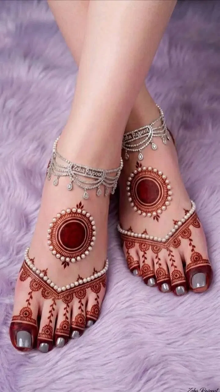 Bridal Simple Finger Mehndi Design with Gol Tikki and Jaal for Eid