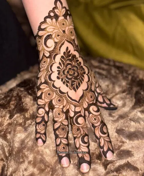 aesthetic royal arm mehndi design