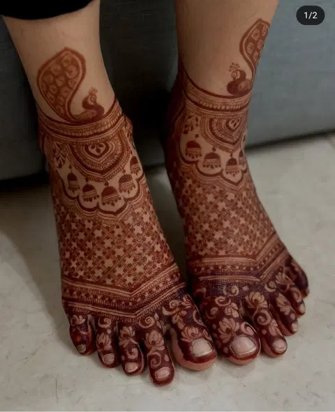 aesthetic bridal back hand mehndi design