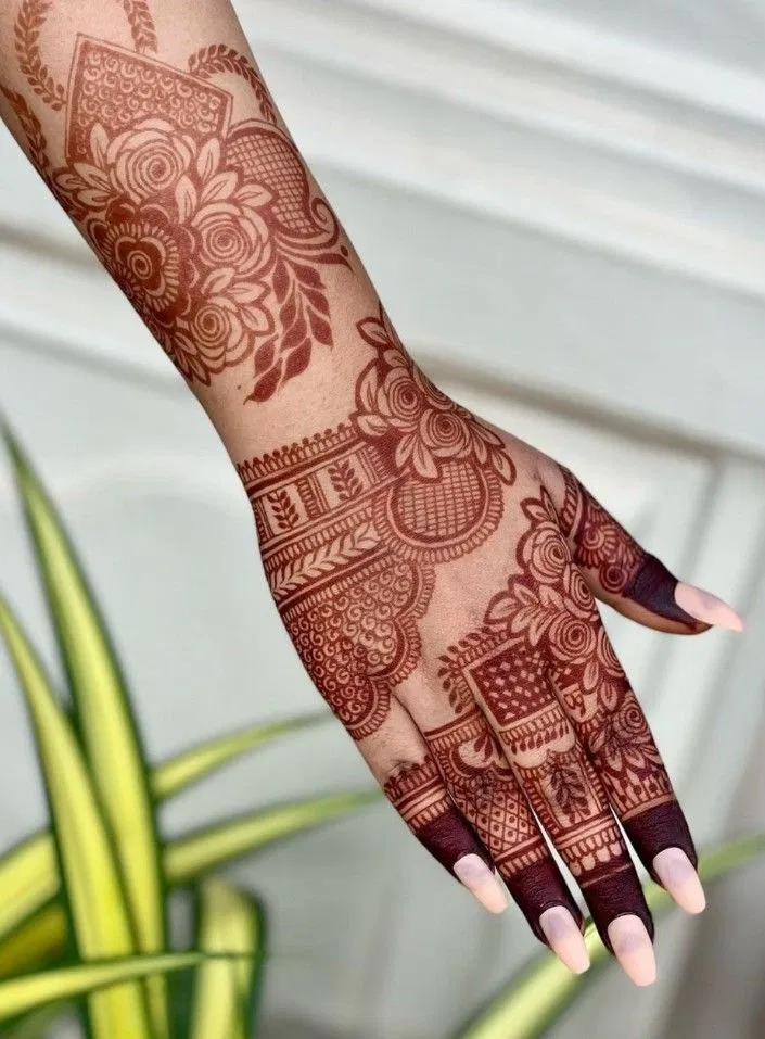 Aesthetic Royal Back Hand Mehndi Design with Flowers (5)