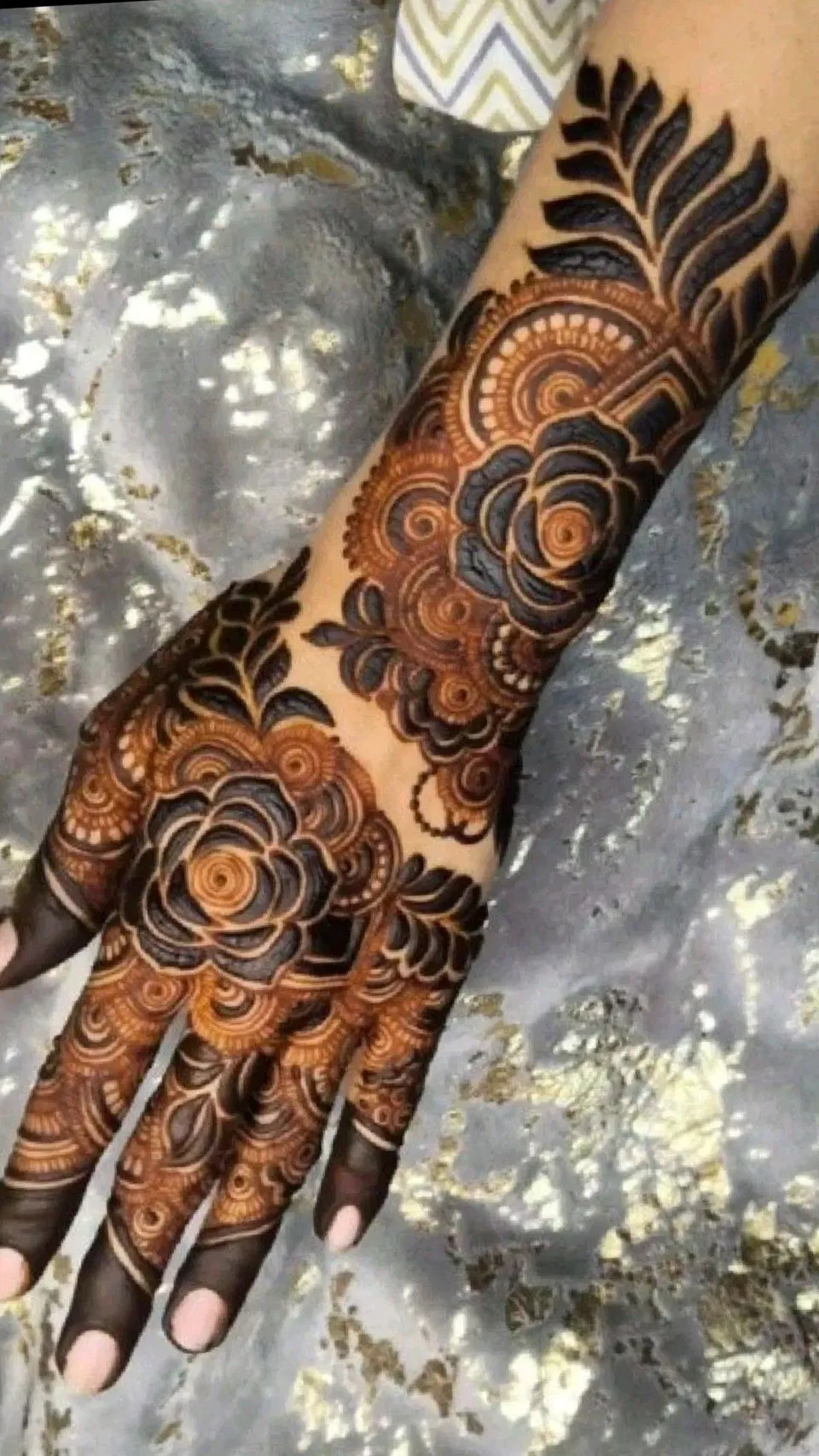 Aesthetic Royal Back Hand Mehndi Design with Flowers (6)