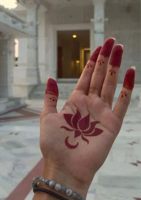 simple flower front hand mehndi design