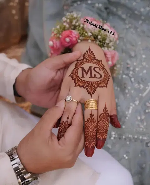 aesthetic bridal circle back hand mehndi design