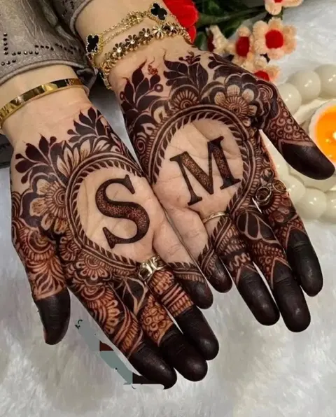 stylish figure mehndi design