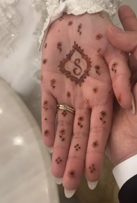 bridal minimal deity finger mehndi design
