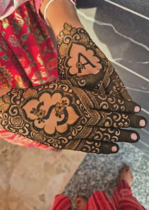 stylish figure back hand mehndi design