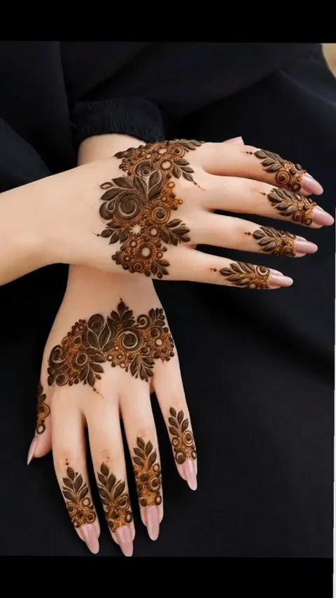 aesthetic arabic back hand mehndi design