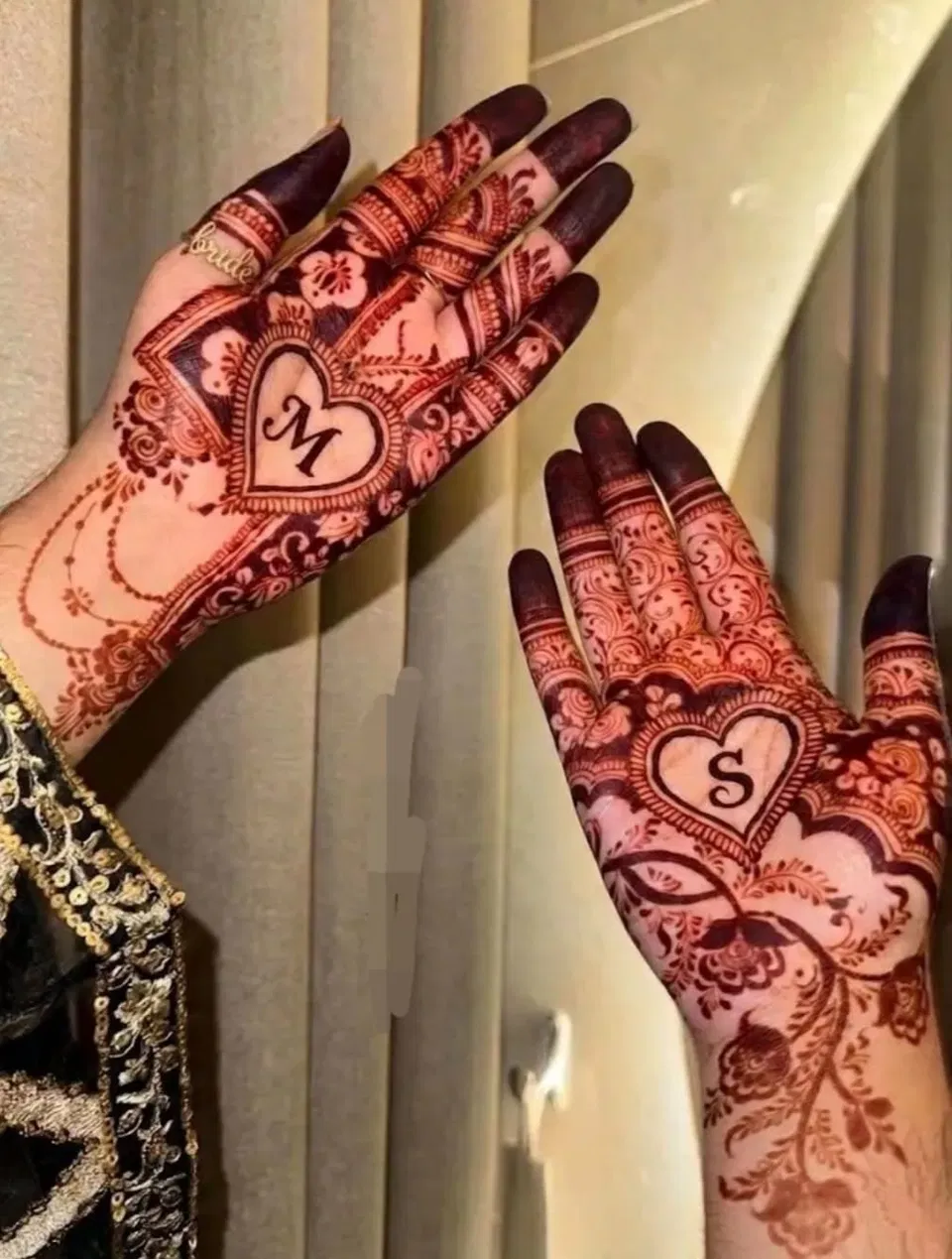 Bridal Stylish Finger Mehndi Design with Figures and Flowers