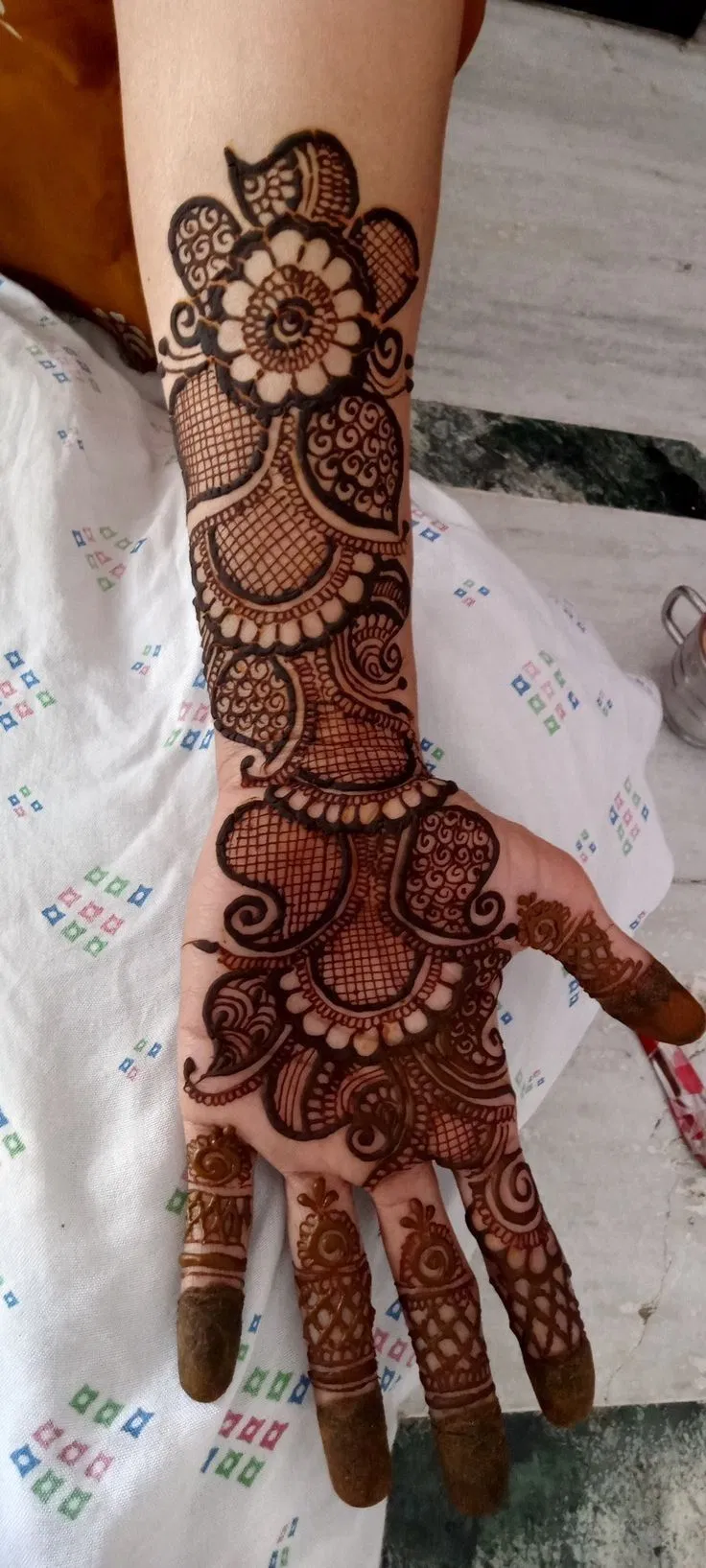 Arabic Bridal Back Hand Mehndi Design (21)