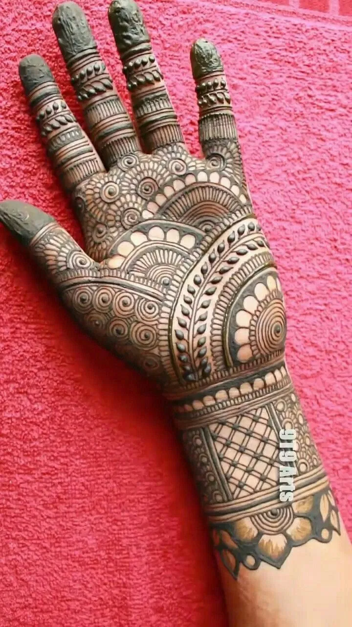 Arabic Bridal Back Hand Mehndi Design for Teej (2)