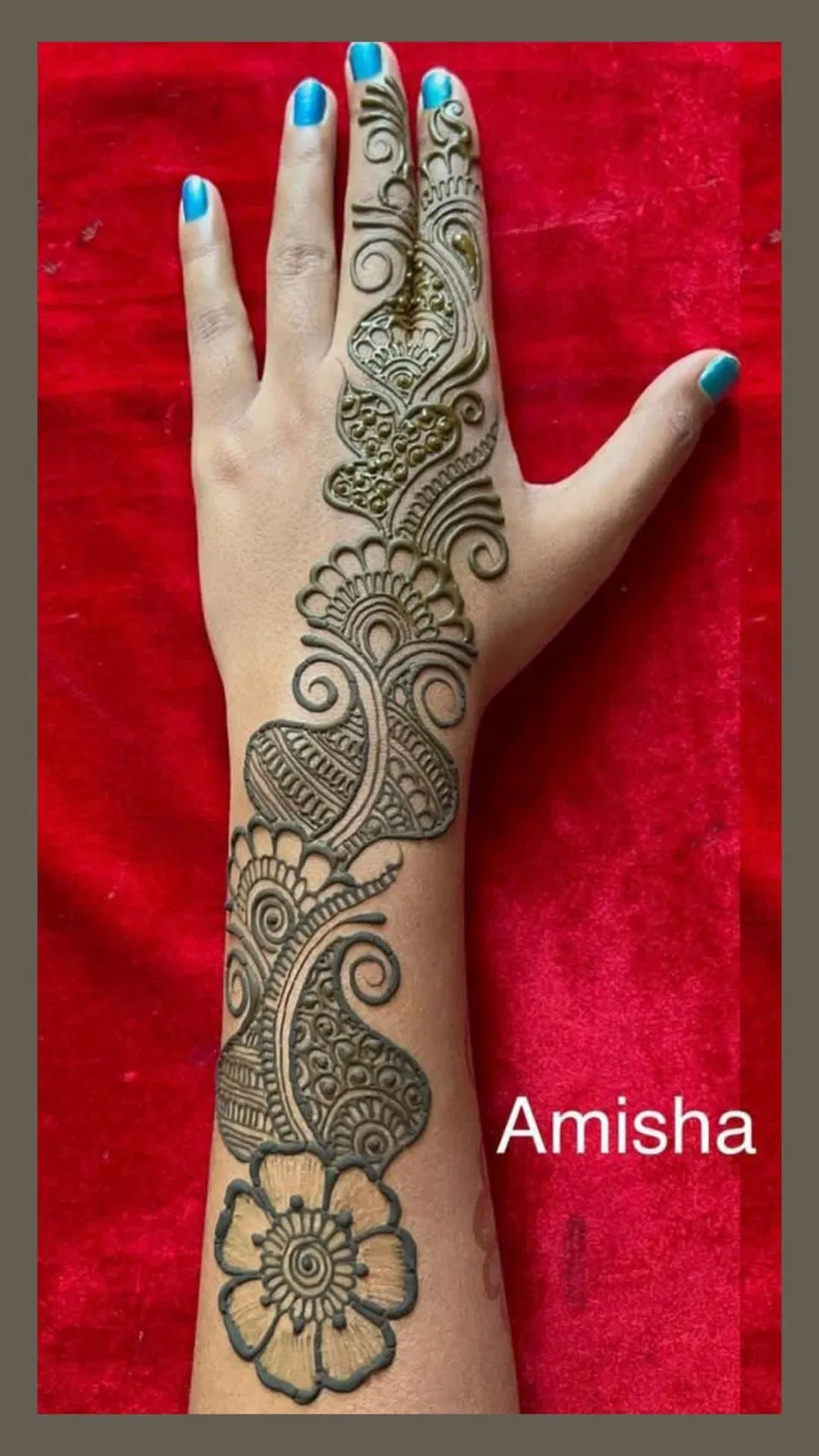 Arabic Simple Back Hand Mehndi Design with Bel (9)