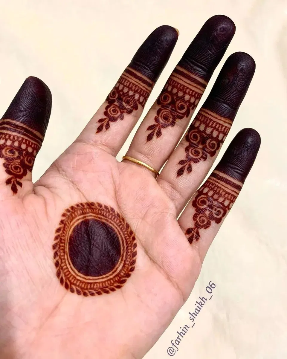 Royal Simple Finger Mehndi Design with Gol Tikki and Jaal for Teej (2)
