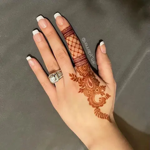 aesthetic minimal jaal back hand mehndi design