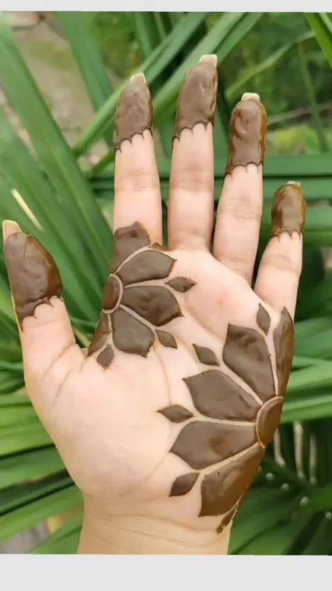aesthetic indian flower finger mehndi design