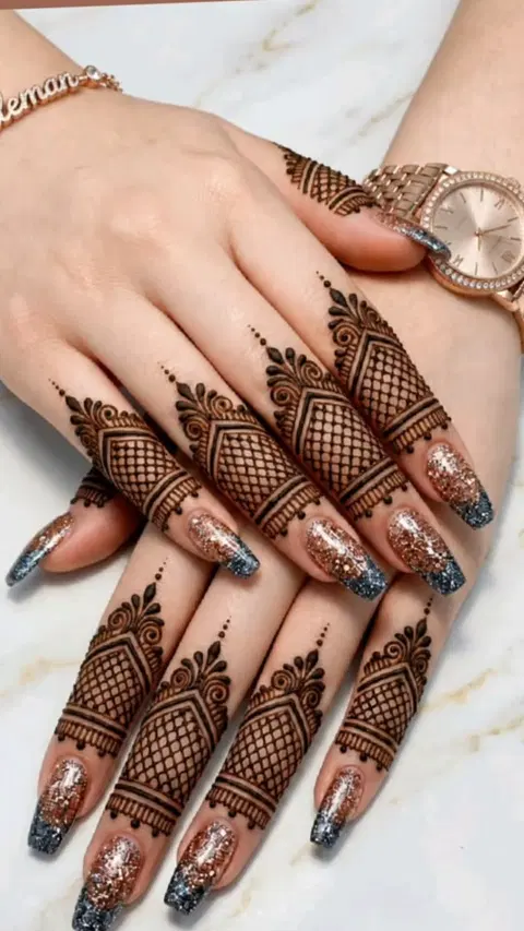 aesthetic royal circle back hand mehndi design