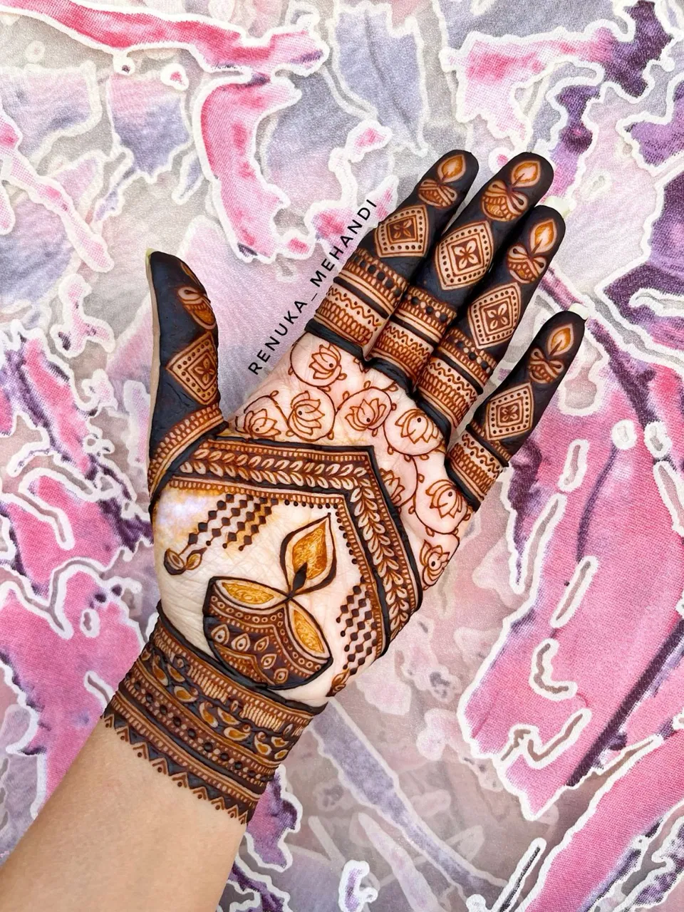 Stylish Mehndi Design