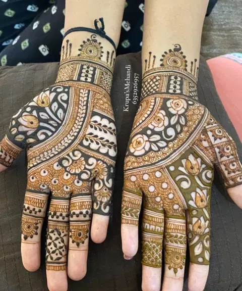 bridal stylish deity back hand mehndi design