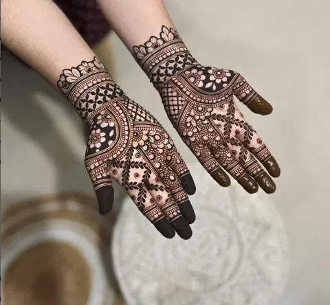 bridal deity front hand mehndi design