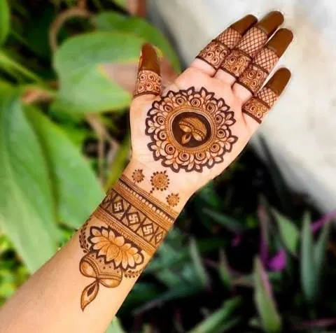 arabic circle front hand mehndi design