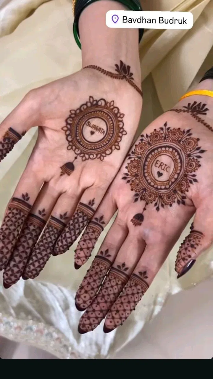 Pakistani Simple Finger Mehndi Design with Gol Tikki and Deity